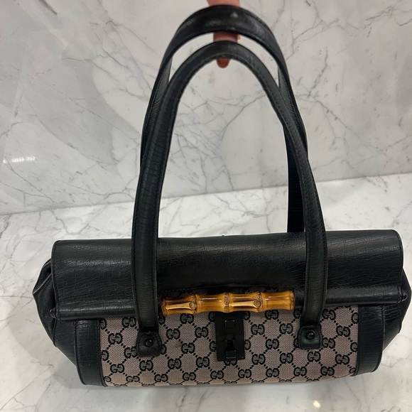Gucci logo printed baguette shaped bag with bamboo detailing - Picture 2 of 7